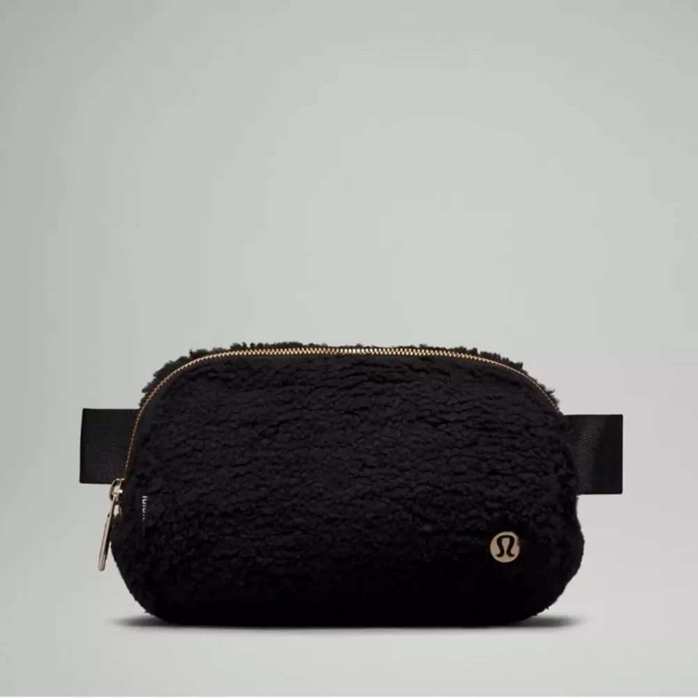 Lululemon Brand new black fleece   everywhere belt bag.